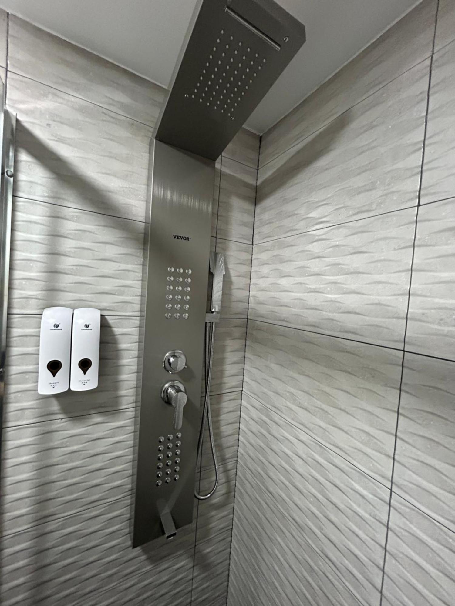 Habitacion Con Jacuzzi Y Bano Privado Madryt Zewnętrze zdjęcie