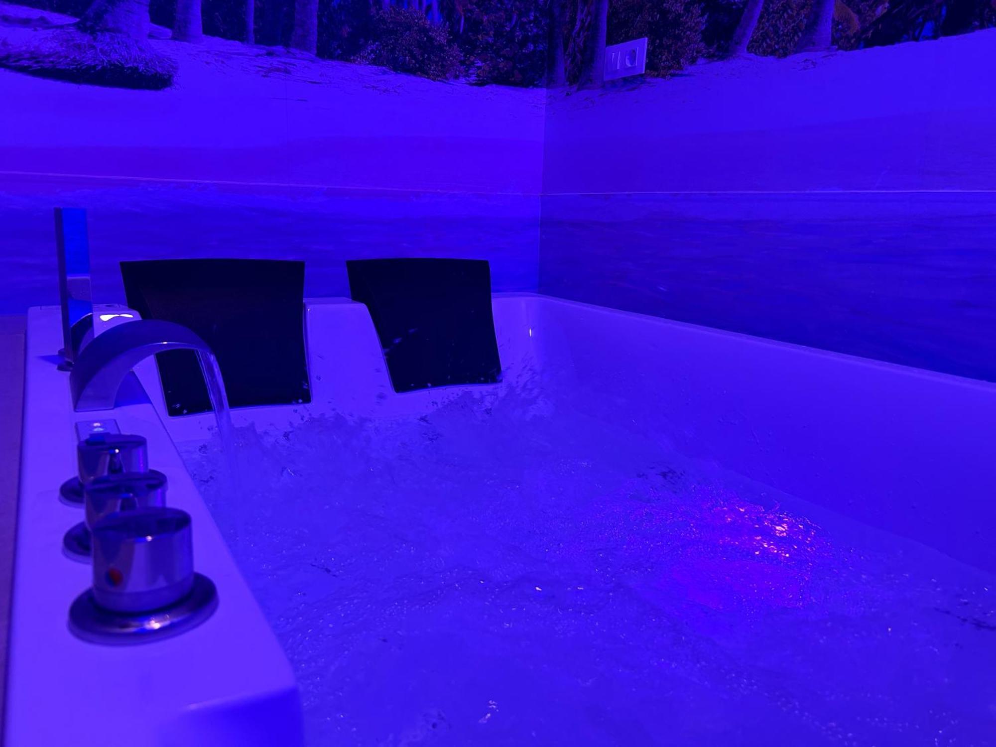 Habitacion Con Jacuzzi Y Bano Privado Madryt Zewnętrze zdjęcie