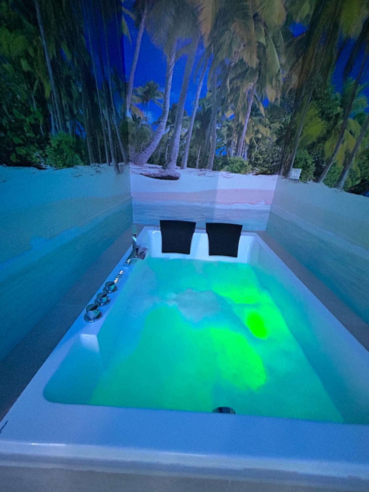 Habitacion Con Jacuzzi Y Bano Privado Madryt Zewnętrze zdjęcie