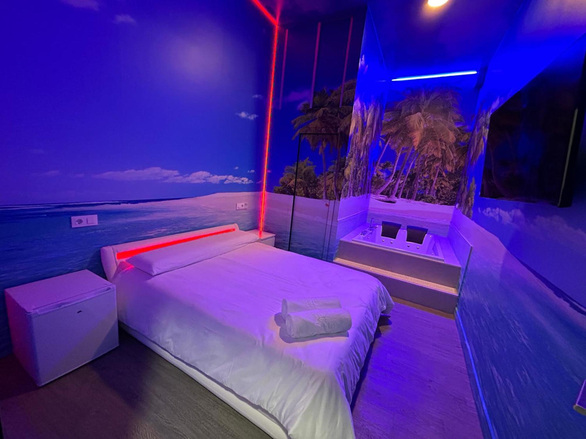 Habitacion Con Jacuzzi Y Bano Privado Madryt Zewnętrze zdjęcie